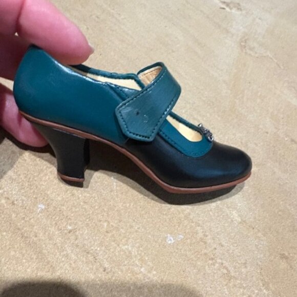 Vintage Just the Right Shoe Raine Suffragette Feminist Miniature 1999 #25041 - Picture 5 of 6
